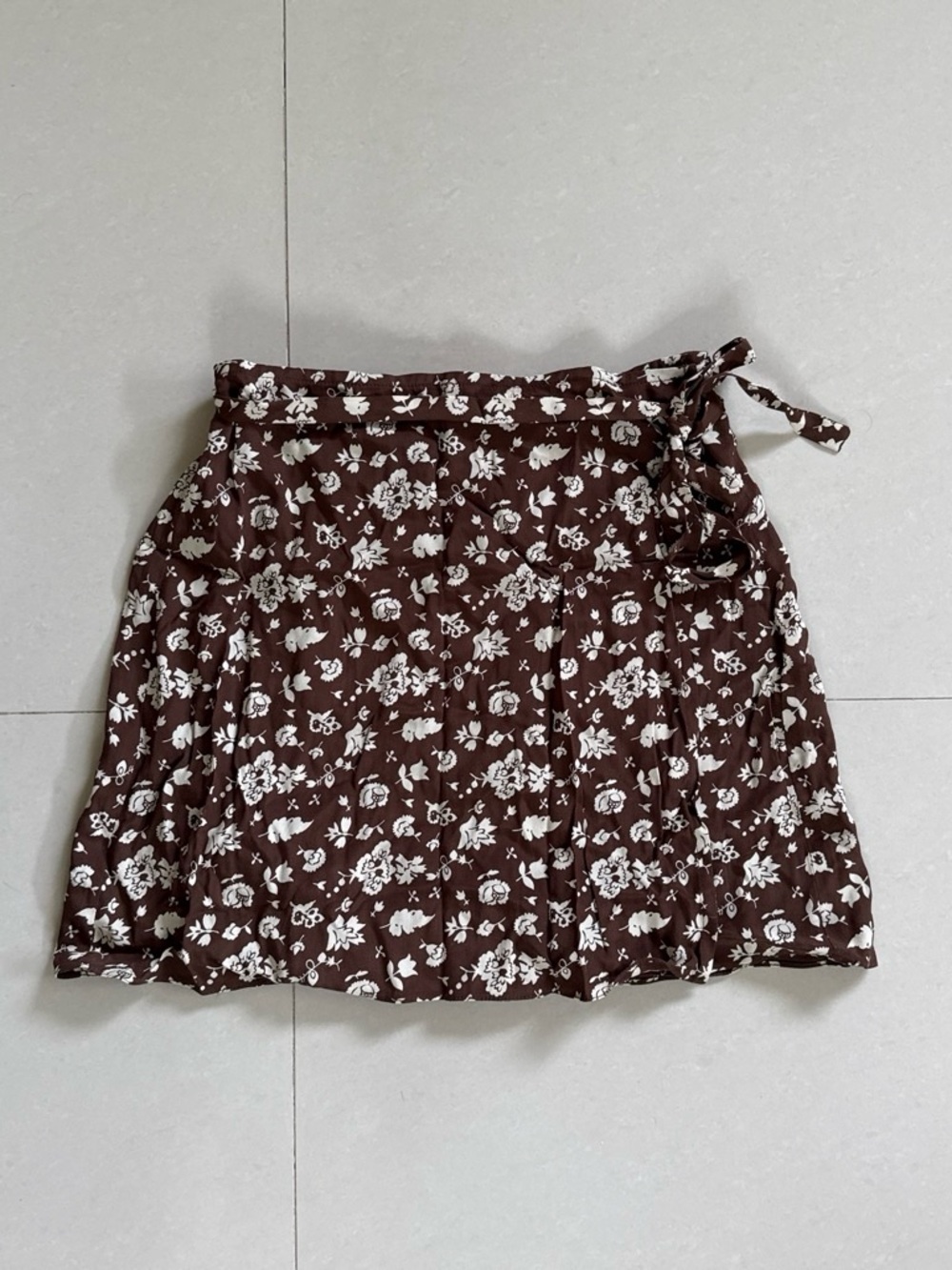 DKNY Brown Floral Tie-Waist Mini Wrap Skirt